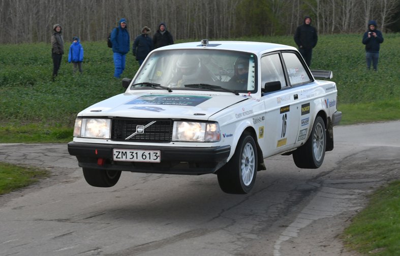 Heino Mejer og Bo Mølgaard har været flyvende i deres Volvo 242 Turbo og er før den midtsjællandske runde på andenpladsen i DM-opgøret med 131 point
(Foto: MD/autoMOTIV - specialpress)